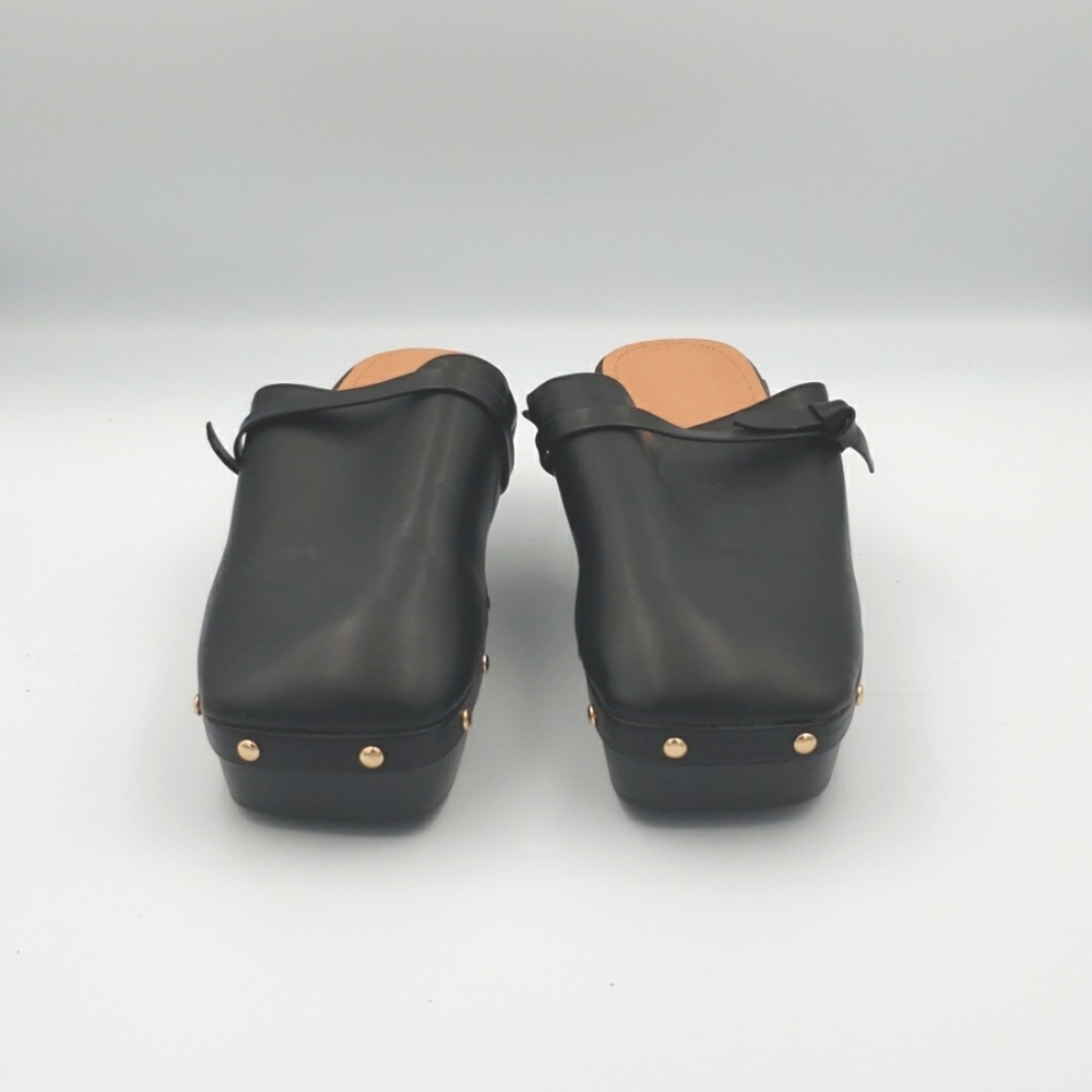 Brand Unknown Black Clogs, women's size 5, Brand Unknown "C".